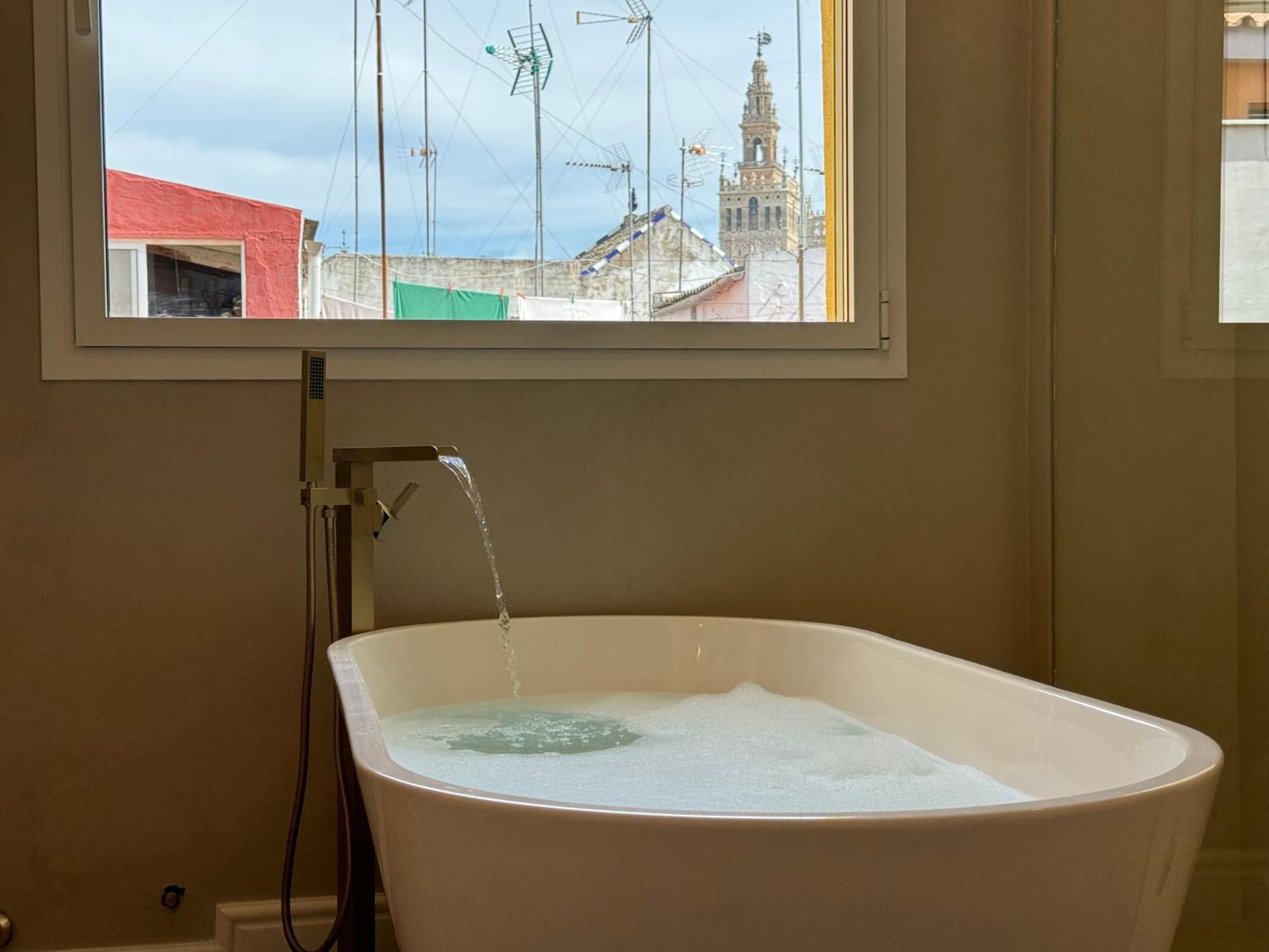 Luxury Cathedral Views In Sevilla Exteriör bild