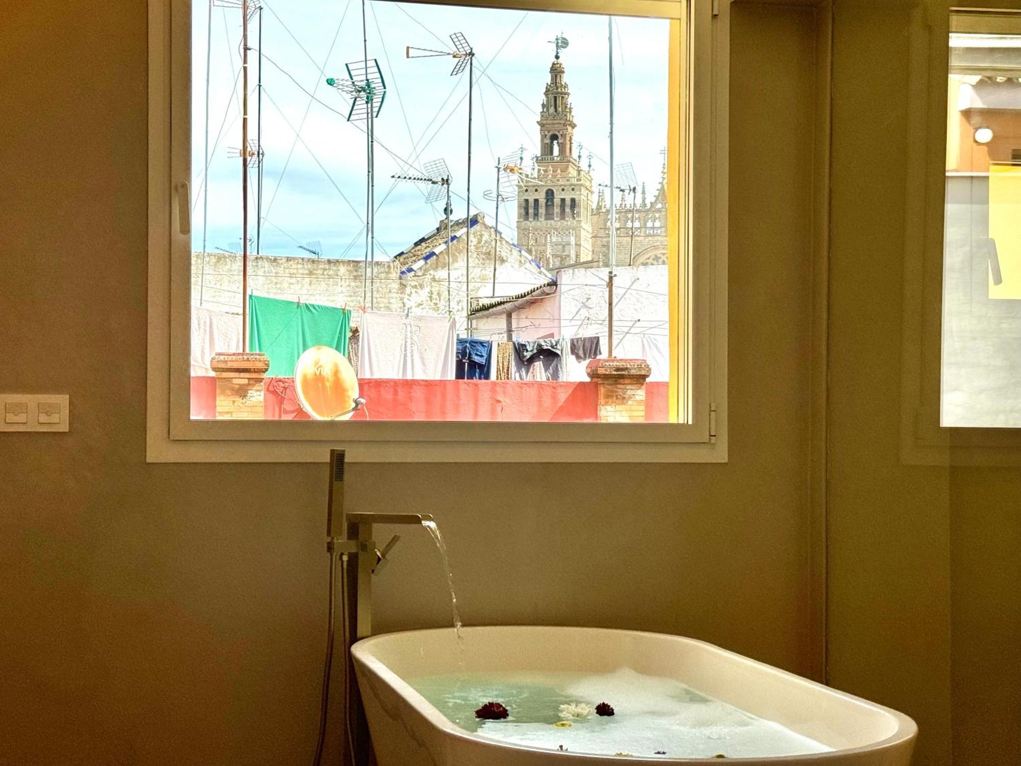Luxury Cathedral Views In Sevilla Exteriör bild